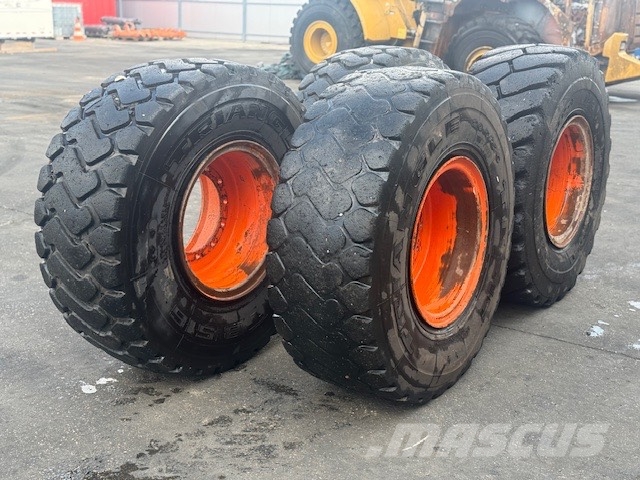 Doosan DL 250-5 COMPLET 4 PCS Tyres, wheels and rims