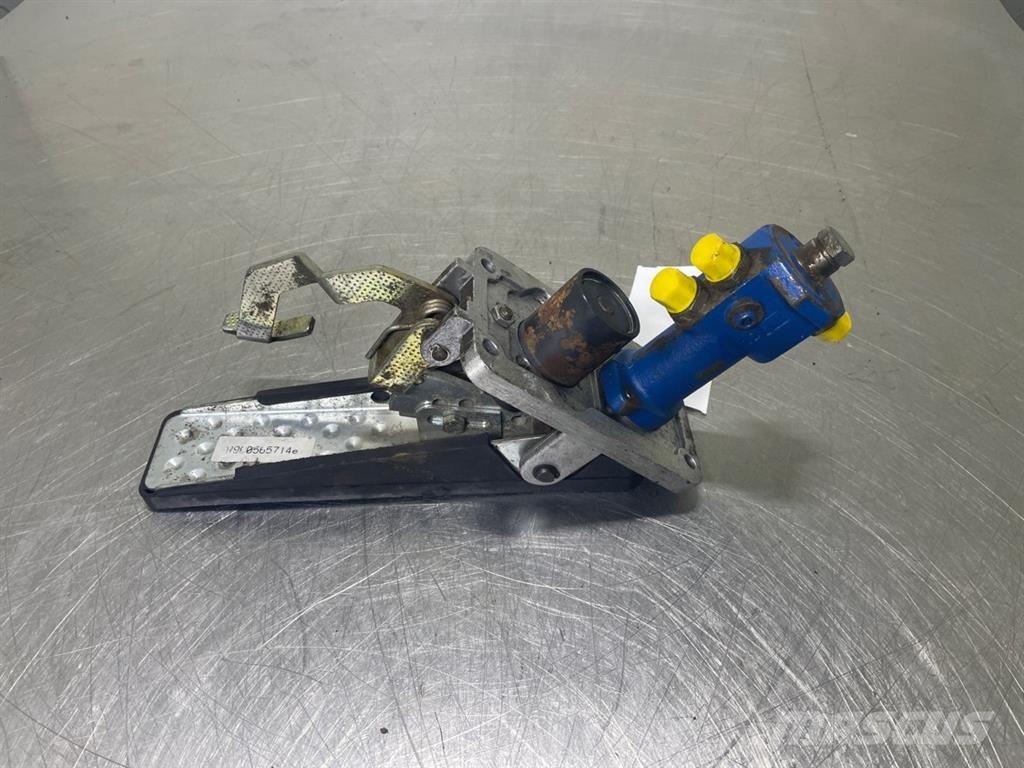 Liebherr A316-5008297-Brake valve/Brake pedal Гидравлическая система