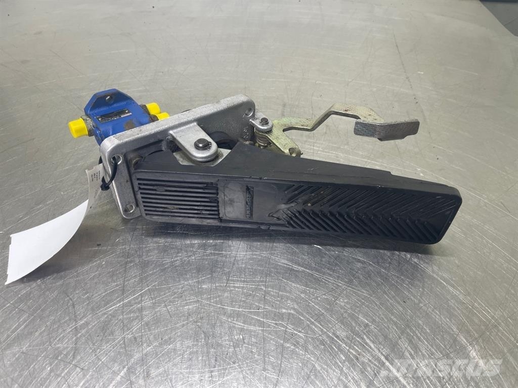 Liebherr A316-5008297-Brake valve/Brake pedal Гидравлическая система