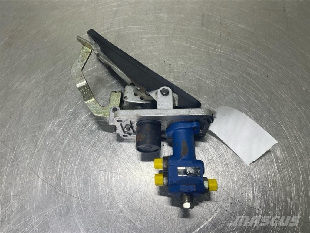 Liebherr A316-5008297-Brake valve/Brake pedal Гидравлическая система