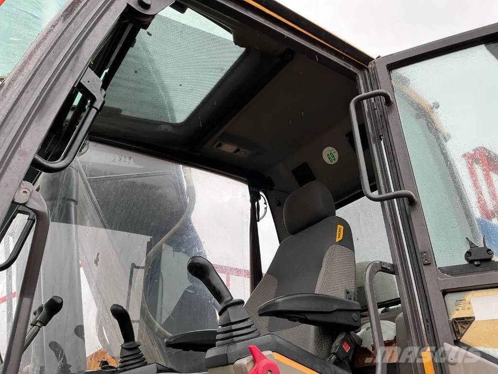 Volvo EC 220 E Pásové rýpadlá