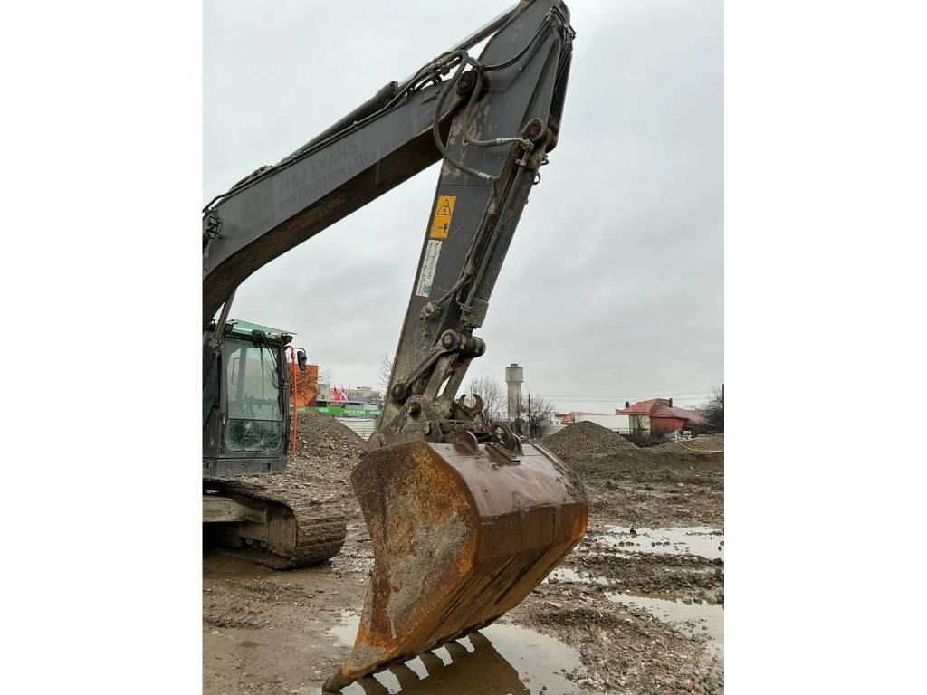 Volvo EC 220 E Pásové rýpadlá