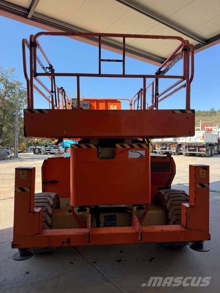 JLG 4394 RT رافعات مقصية الشكل