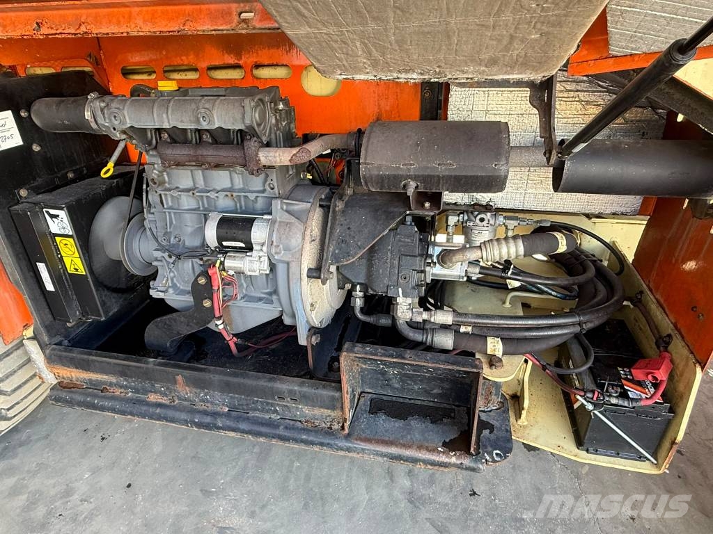 JLG 4394 RT رافعات مقصية الشكل