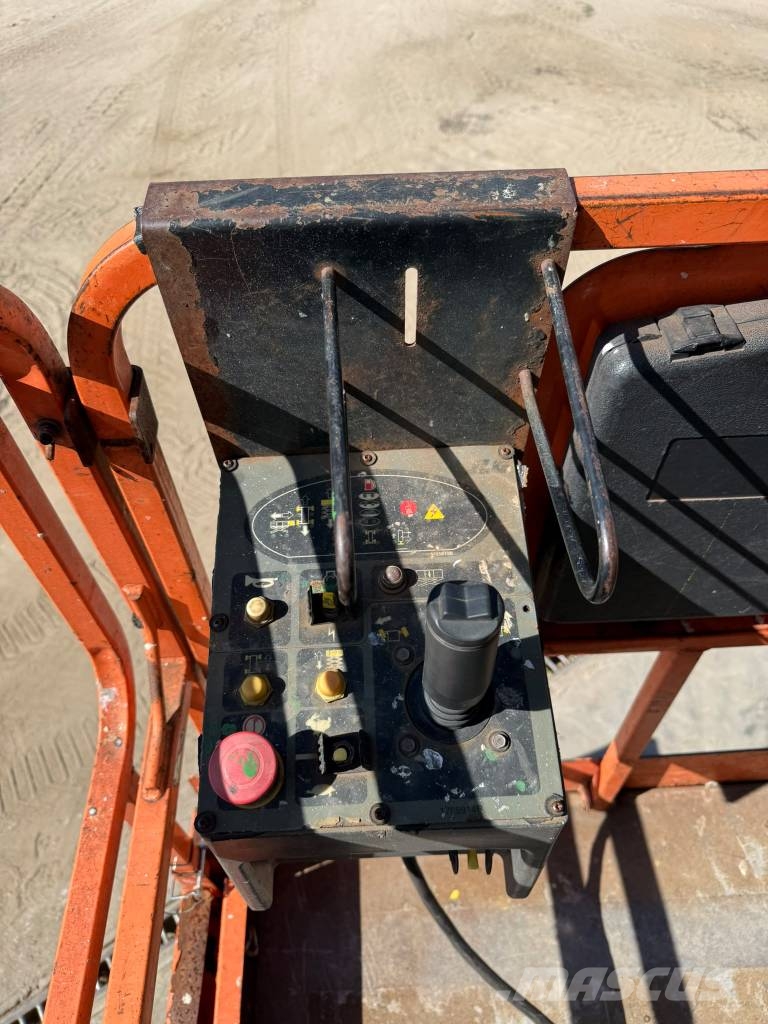 JLG 4394 RT رافعات مقصية الشكل
