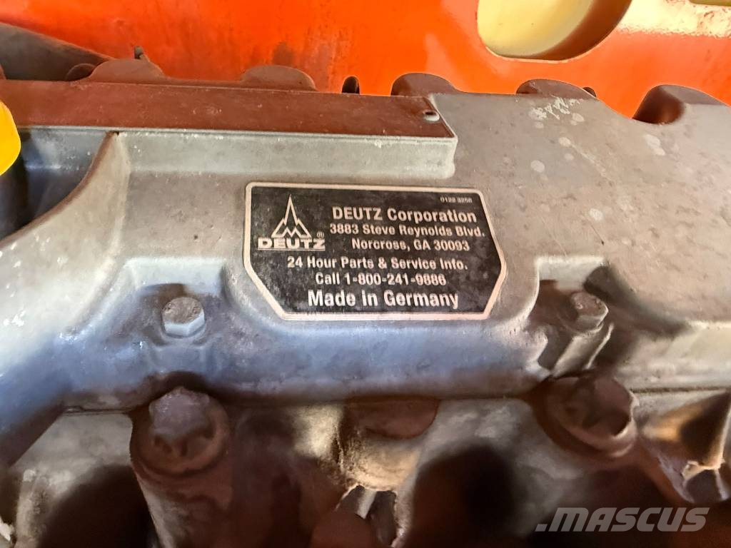 JLG 4394 RT رافعات مقصية الشكل