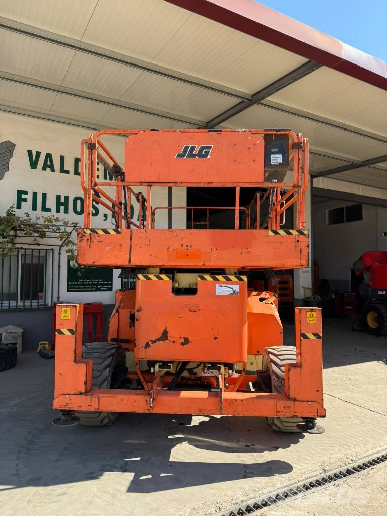 JLG 4394 RT رافعات مقصية الشكل