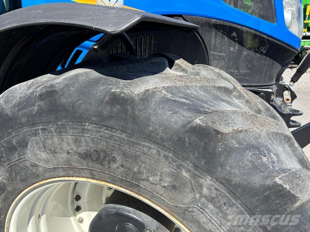 New Holland T7 315 HD トラクター