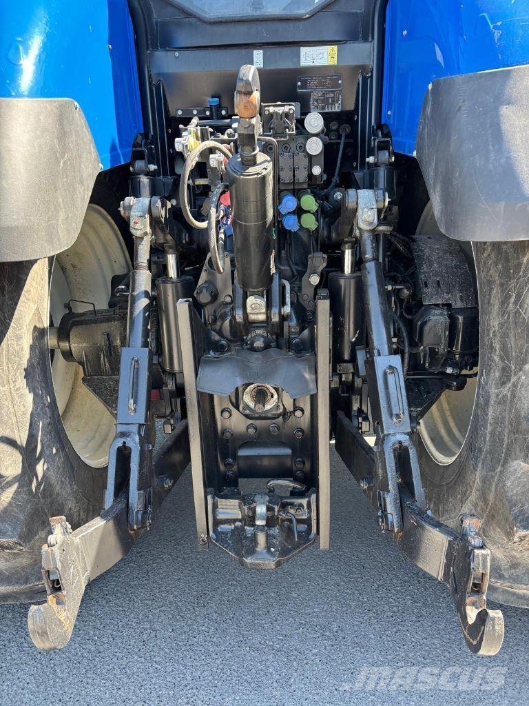 New Holland T7 315 HD トラクター