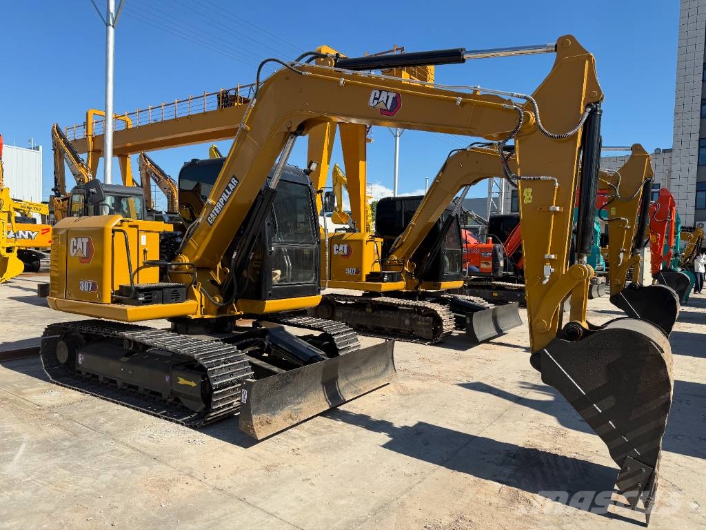 CAT 307E2 Vidutinės galios ekskavatoriai 7-12 t