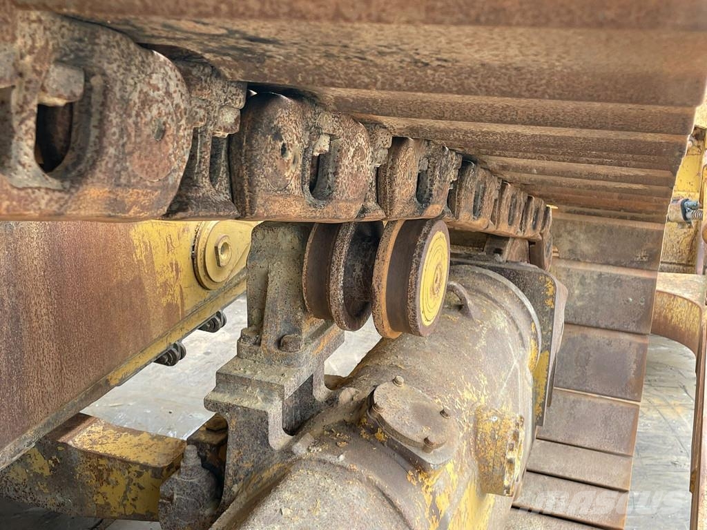 CAT D6T LGP Buldozer sobre oruga