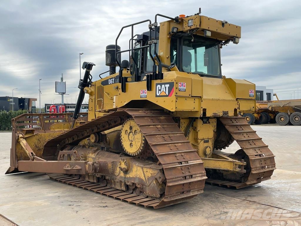 CAT D6T LGP Buldozer sobre oruga