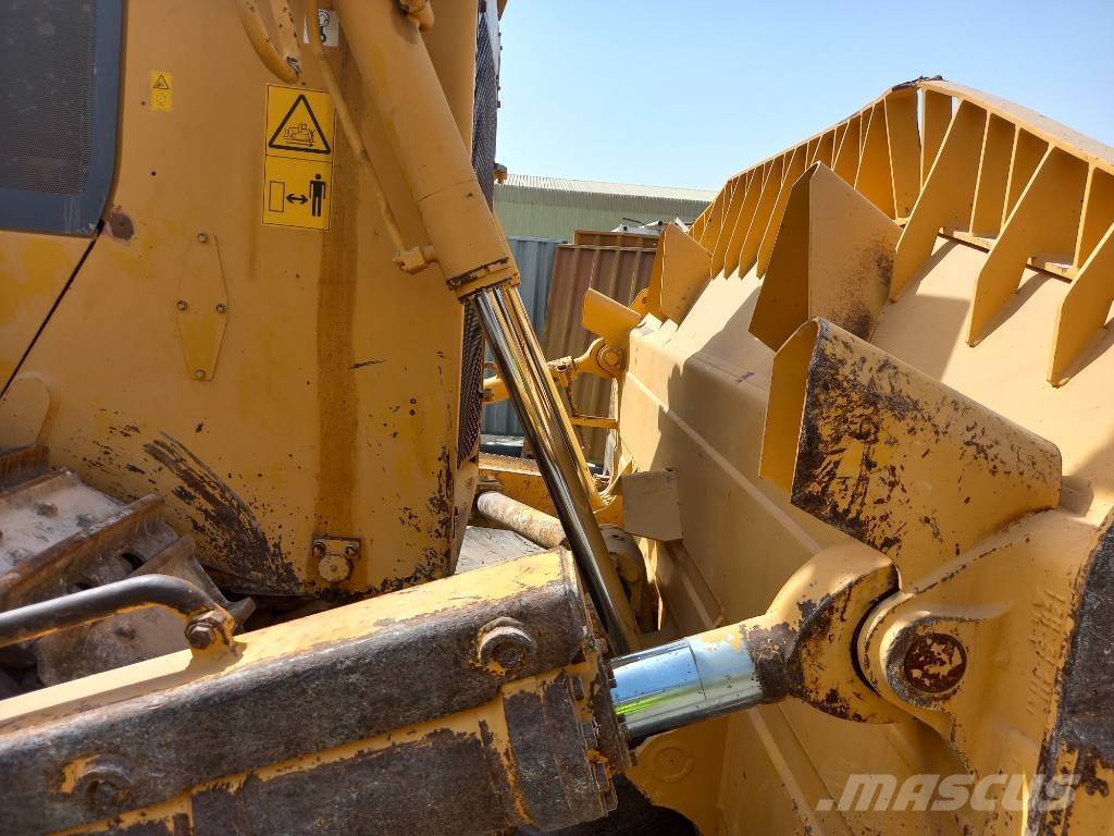 Komatsu D275A-5R (EXW - Abu Dhabi) Buldožeri gusjeničari