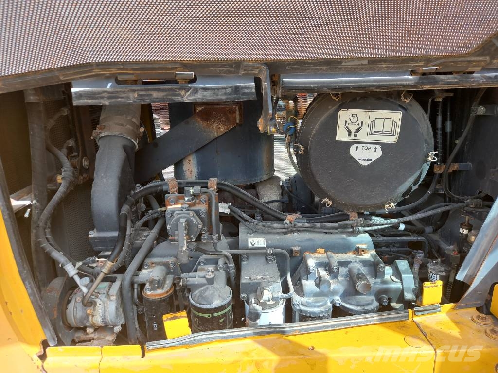 Komatsu D275A-5R (EXW - Abu Dhabi) Buldožeri gusjeničari