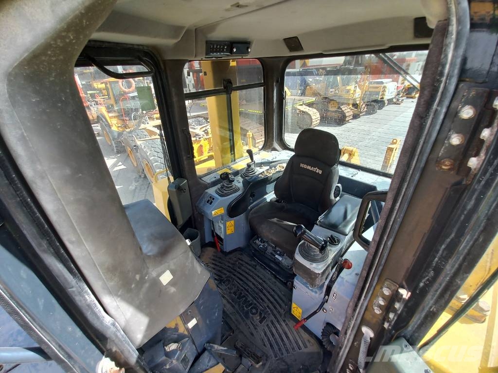 Komatsu D275A-5R (EXW - Abu Dhabi) Buldožeri gusjeničari