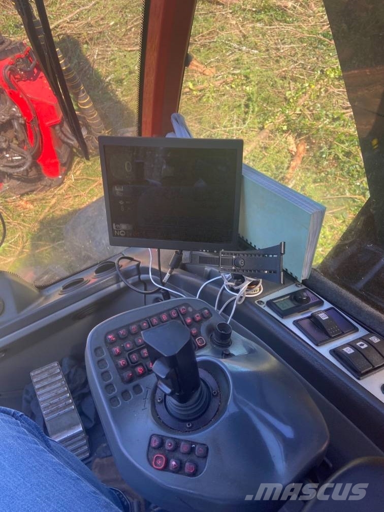 Komatsu 901XC Skördare