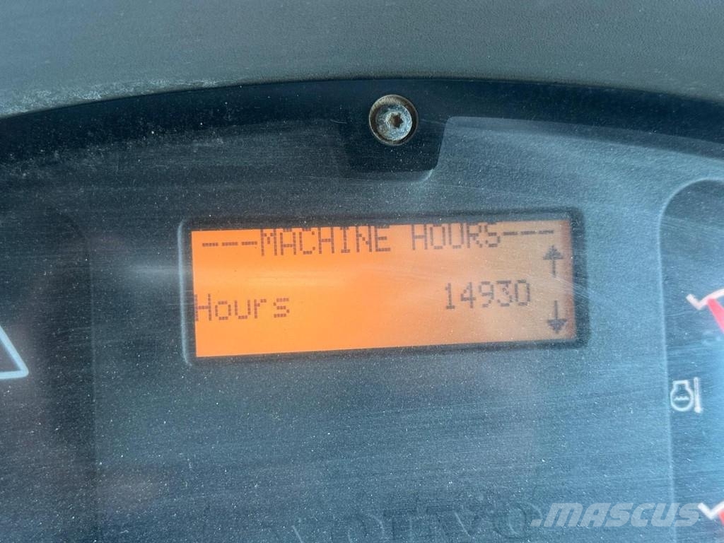 Volvo L50E 14930 HOURS WITH BUCKET Gumikerekes homlokrakodók