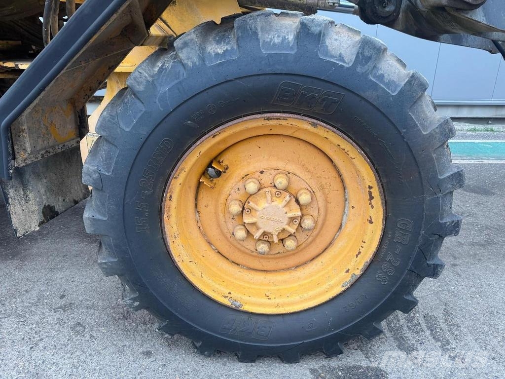 Volvo L50E 14930 HOURS WITH BUCKET Gumikerekes homlokrakodók
