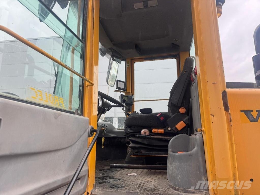 Volvo L50E 14930 HOURS WITH BUCKET Gumikerekes homlokrakodók