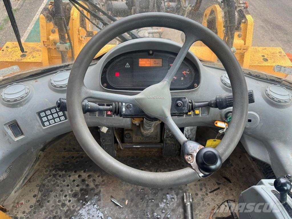 Volvo L50E 14930 HOURS WITH BUCKET Gumikerekes homlokrakodók