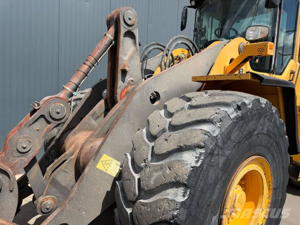 Volvo L180F Chargeuse sur pneus