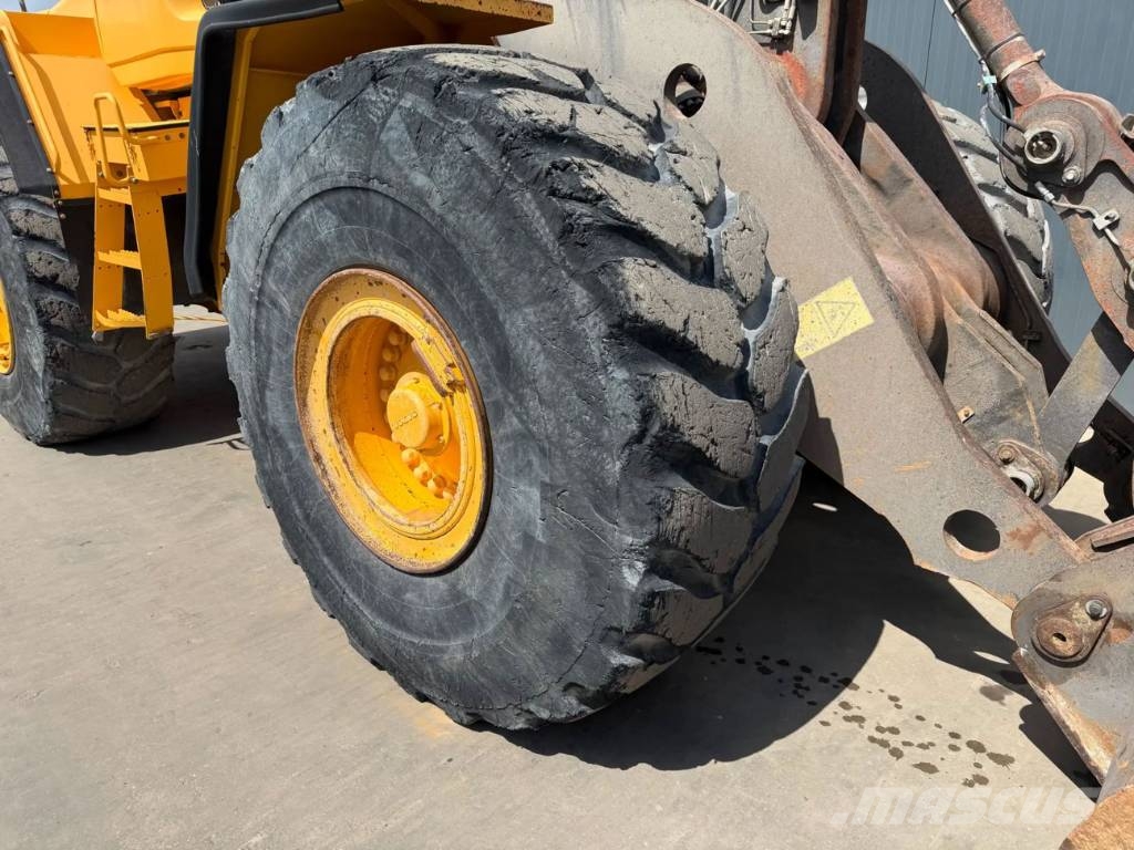 Volvo L180F Chargeuse sur pneus