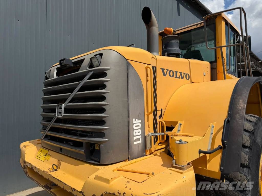 Volvo L180F Chargeuse sur pneus