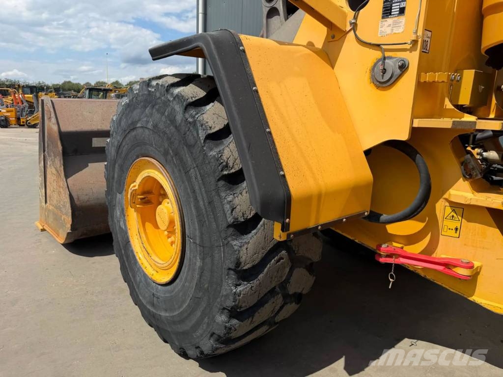 Volvo L180F Chargeuse sur pneus