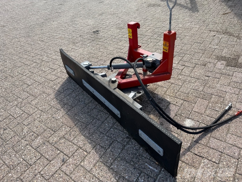Ausa T 144 H 伸縮臂操作車
