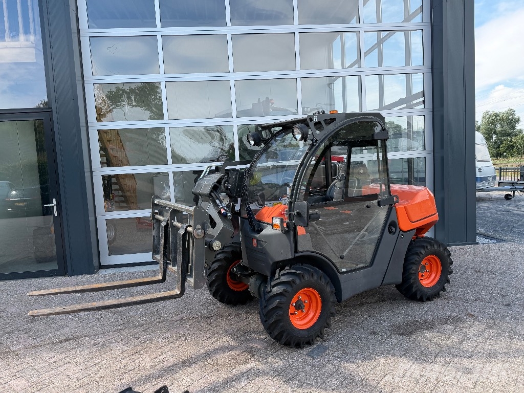 Ausa T 144 H 伸縮臂操作車