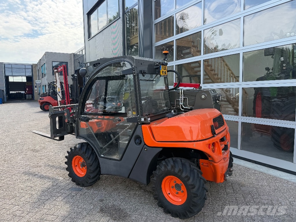 Ausa T 144 H 伸縮臂操作車