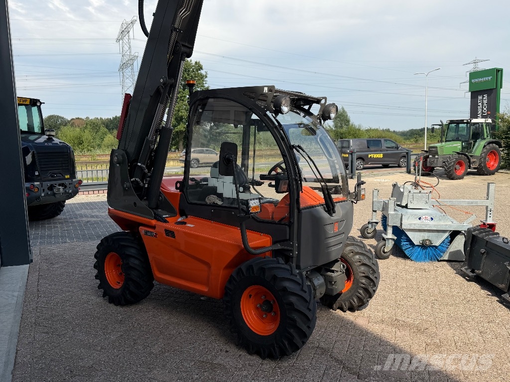 Ausa T 144 H 伸縮臂操作車