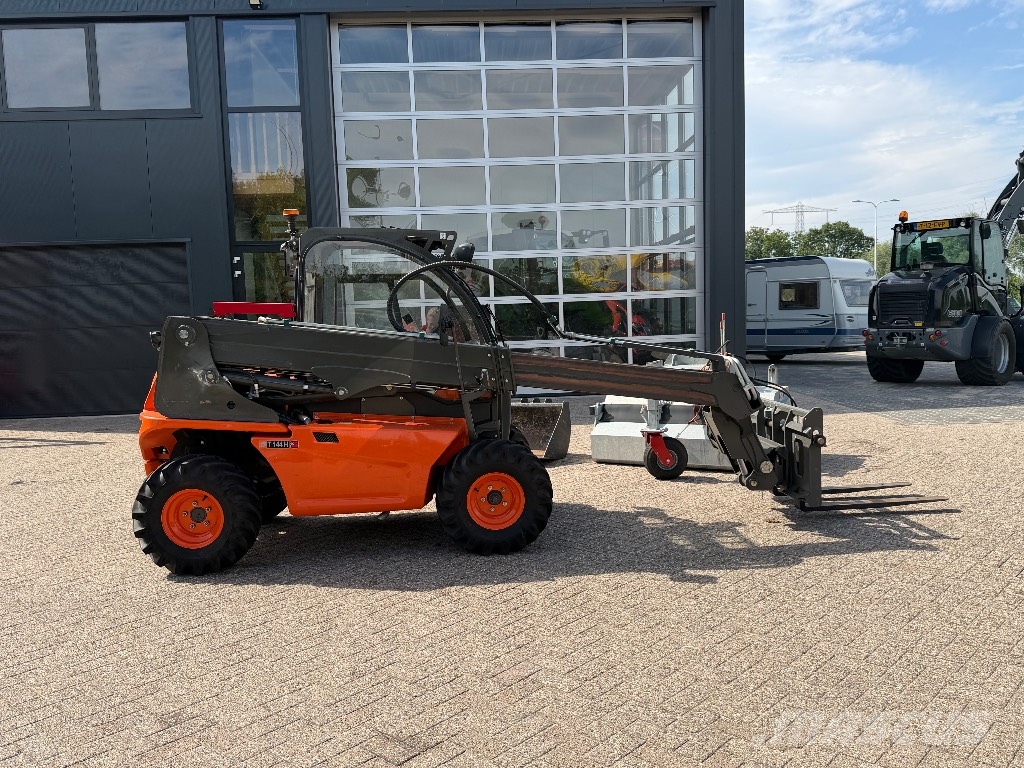 Ausa T 144 H 伸縮臂操作車