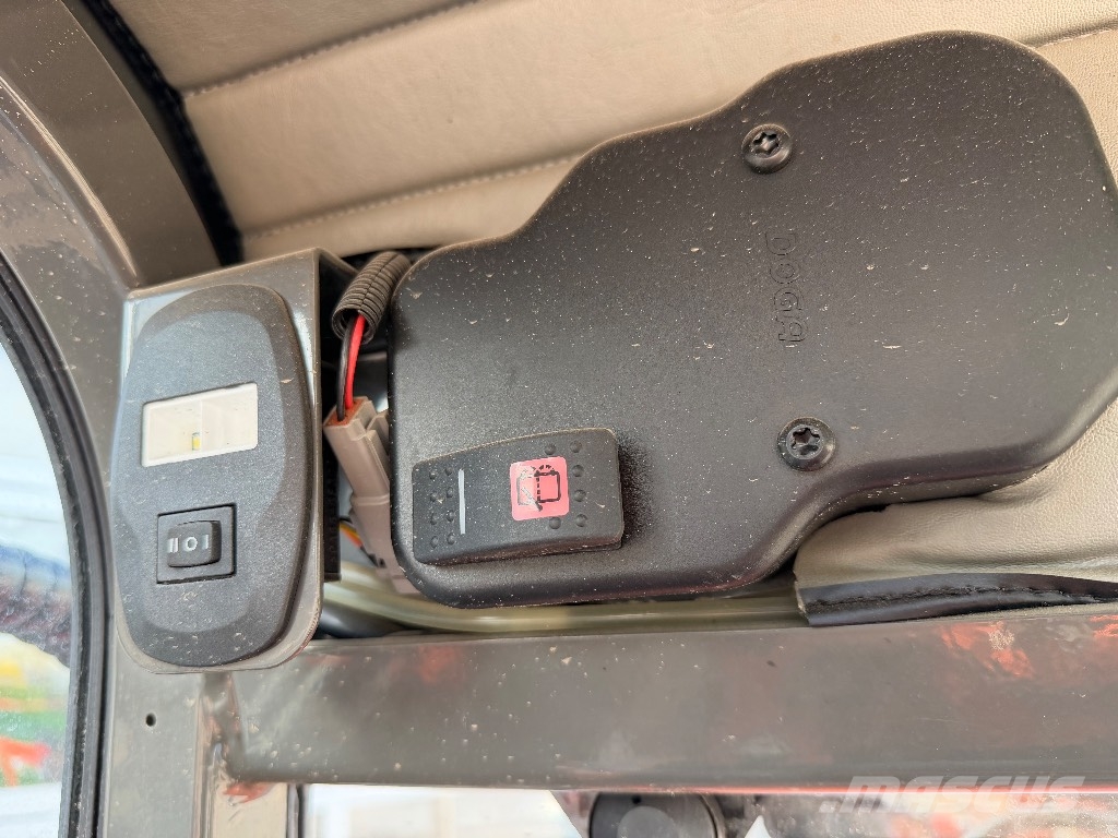 Ausa T 144 H 伸縮臂操作車