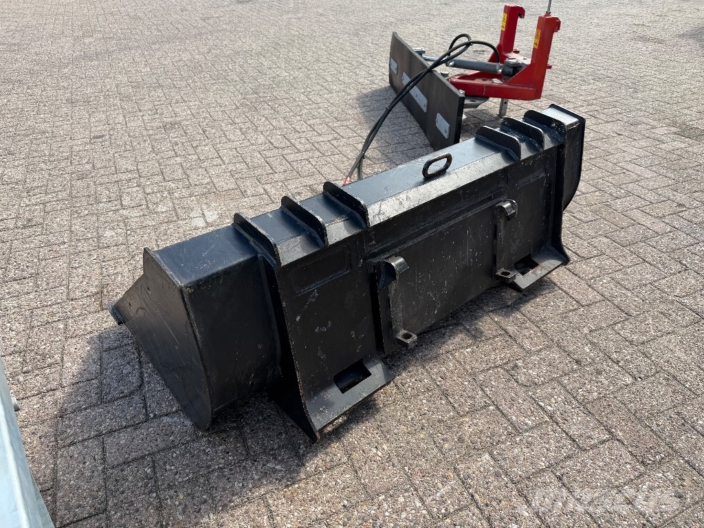 Ausa T 144 H 伸縮臂操作車