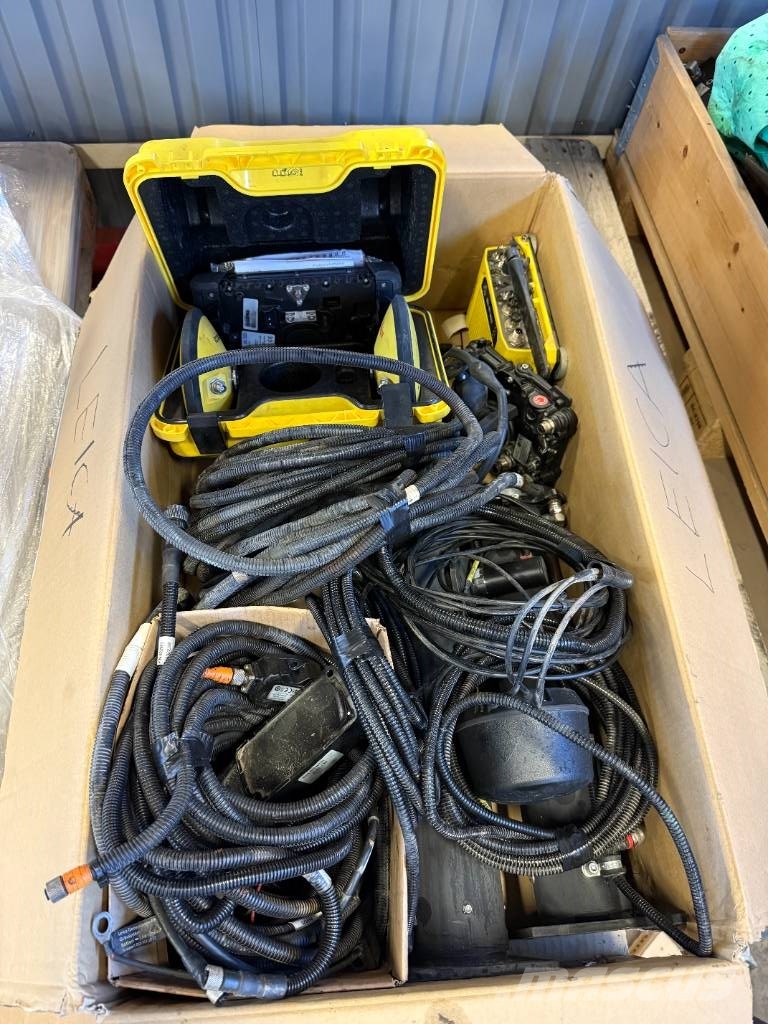 Komplett Leica 3D grävsystem MCP80 skärm & GPS80 履带挖掘机