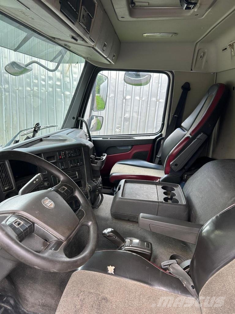 Volvo FMX 450 6X2 JOAB 2 CONTAINER Camiones portacubetas