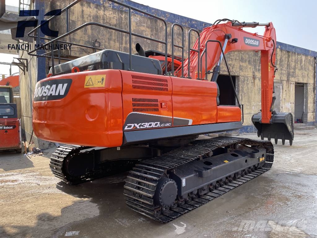 Develon DX 300 Telakaivukoneet