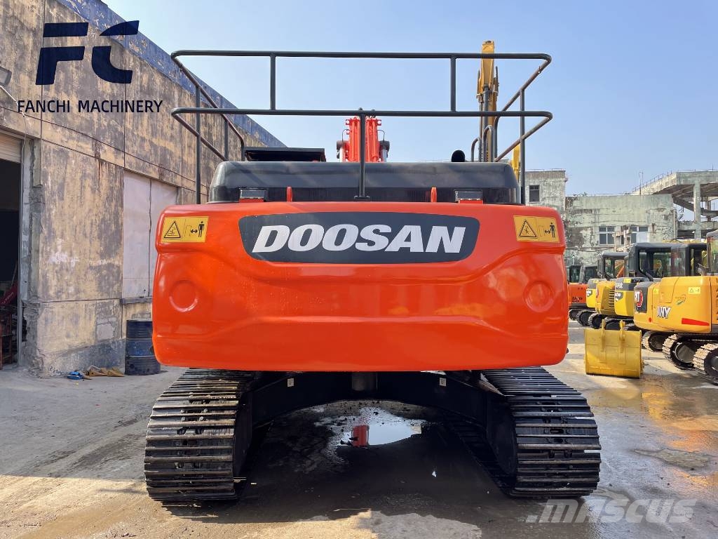 Develon DX 300 Telakaivukoneet