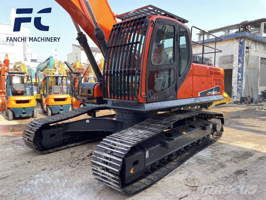 Develon DX 300 Telakaivukoneet