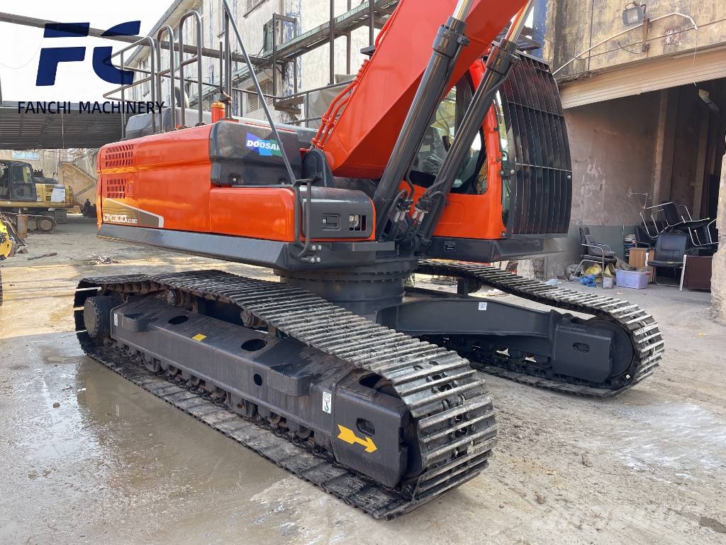 Develon DX 300 Telakaivukoneet