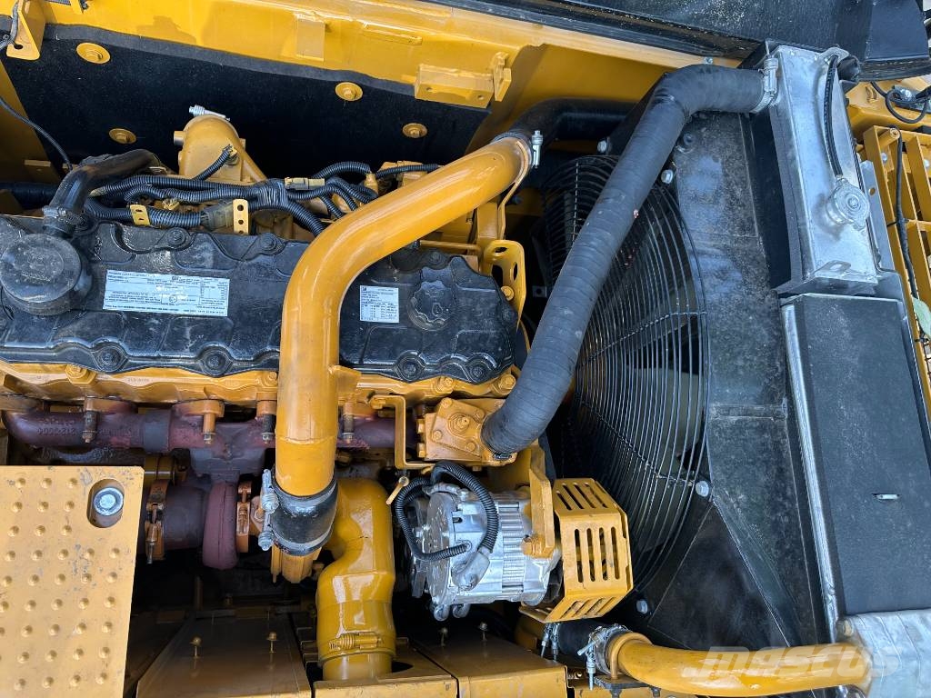 CAT 325D2L    3000 units excavators in stock Bandgrävare