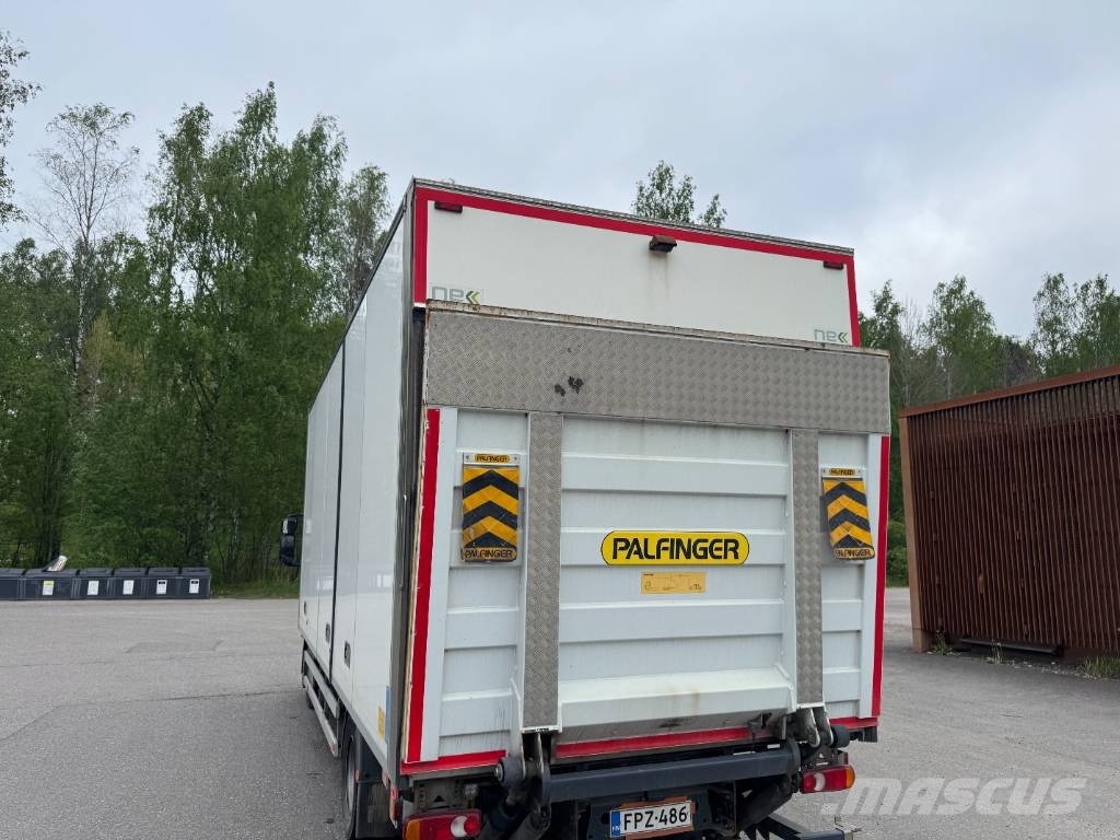 Iveco Eurocargo ML120E25 Camiones con caja de remolque