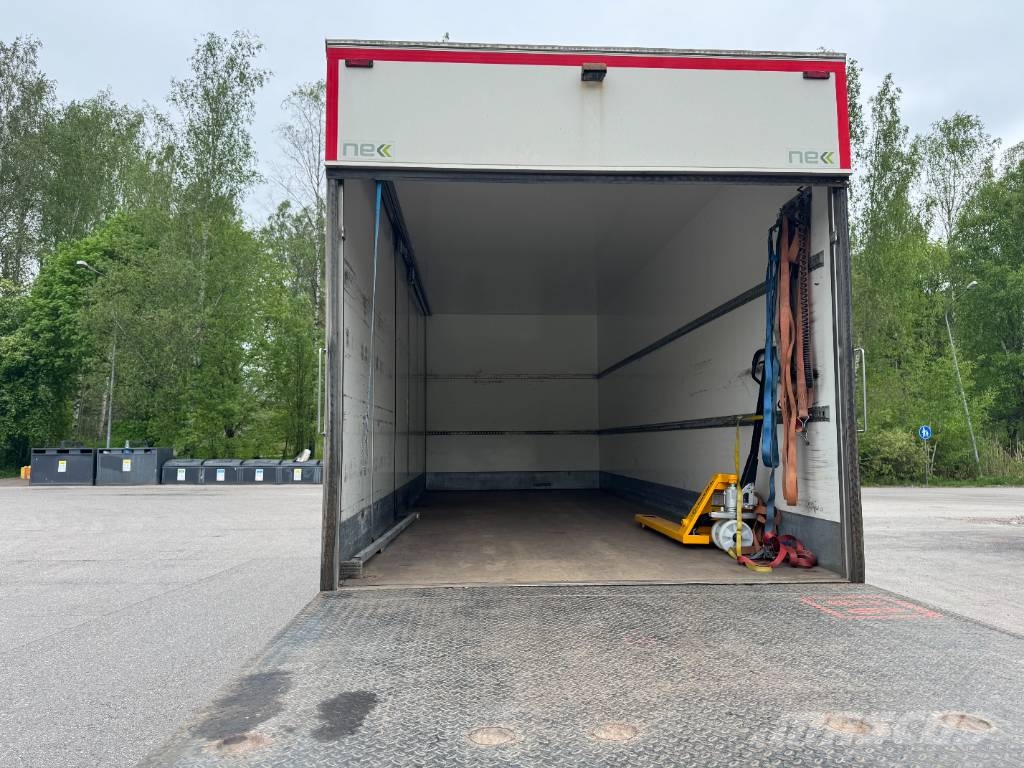 Iveco Eurocargo ML120E25 Camiones con caja de remolque