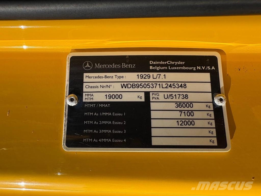 Mercedes-Benz Axor 1829 + LOADLIFT 3000 KG + MANUAL + BOX 7.74 M Camiones caja cerrada