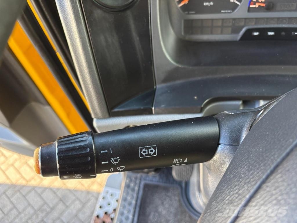 Mercedes-Benz Axor 1829 + LOADLIFT 3000 KG + MANUAL + BOX 7.74 M Camiones caja cerrada