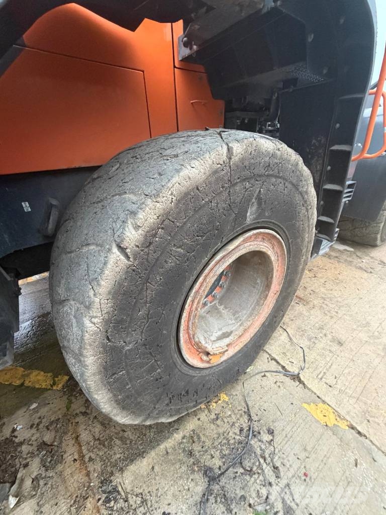 Develon DL 320-7 Фронтальные погрузчики