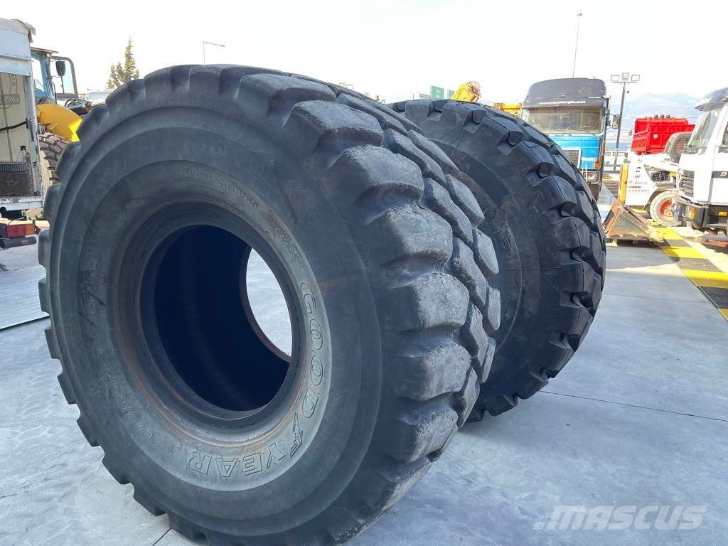CAT 982M Колесни товарачи
