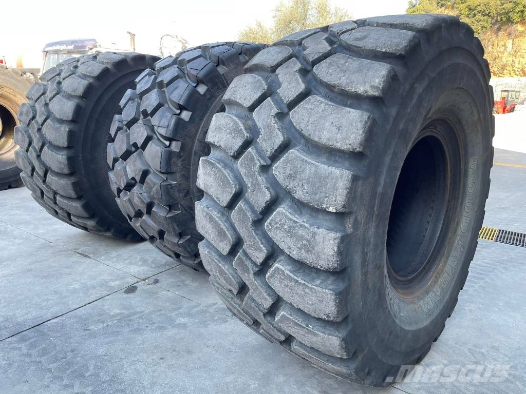 CAT 982M Колесни товарачи