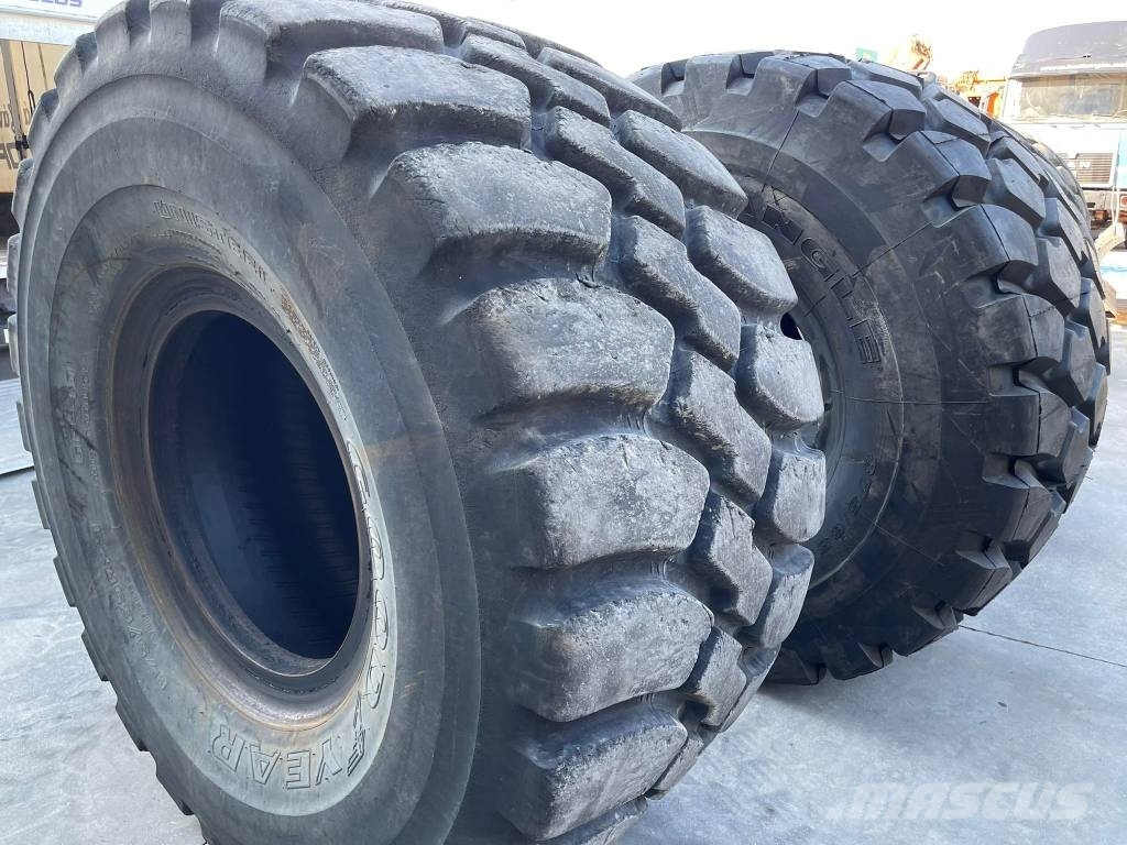 CAT 982M Колесни товарачи